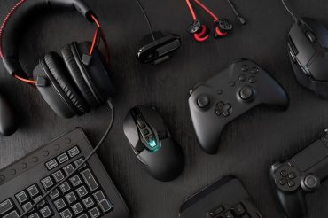 Beginner gamer selecting gaming headset, keyboard, and mouse setup in Texas TX