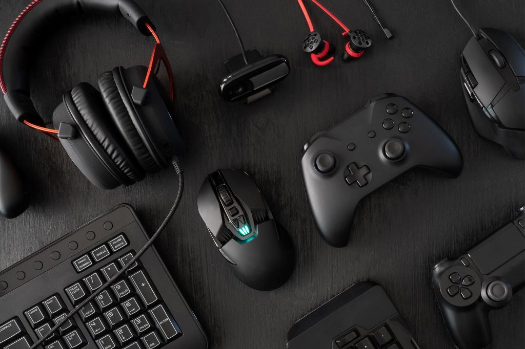 Beginner gamer selecting gaming headset, keyboard, and mouse setup in Texas TX
